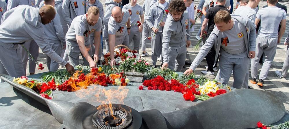 «Этих дней не смолкнет слава»