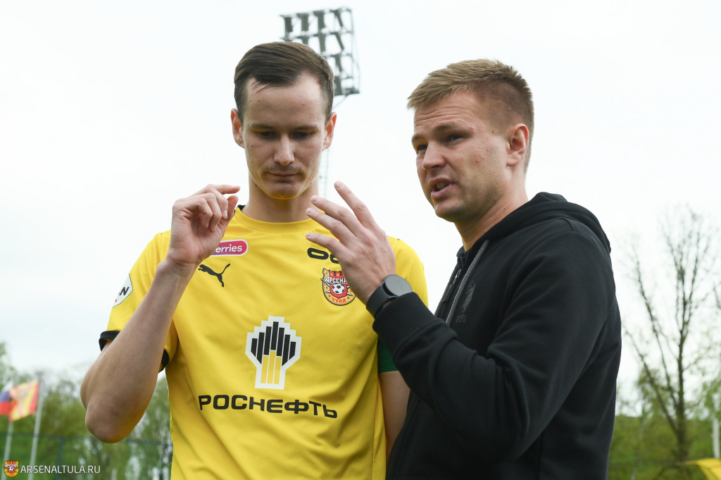 0Zk1BSSiy30.jpg